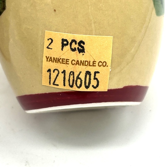 Vintage Ceramic Christmas Holly Salt and Pepper Shaker Set Yankee Candle Co - Picture 7 of 10
